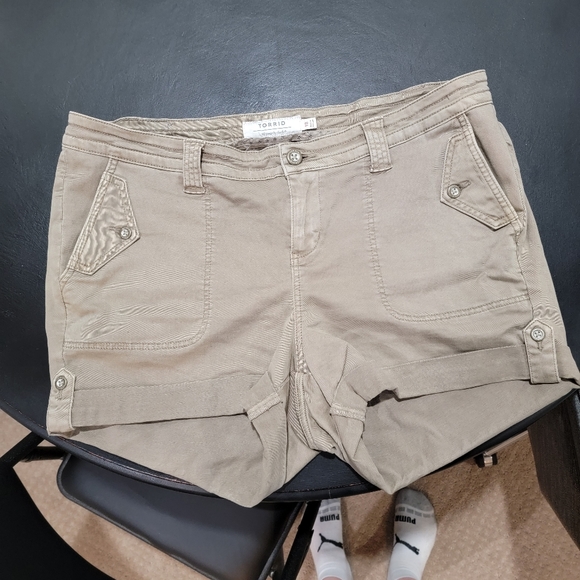 Twill military beige tan shorts - Picture 2 of 3